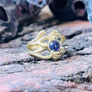แหวนทองเหลืองประดับอเมทิสต์ ชุบทอง 18K ดีไซน์ฉลุลาย โบฮีเมียน แหวนวงใหญ่ สำหรับทั้งชายและหญิง แหวนดีไซน์โดดเด่น ขายส่ง - Product Image 1