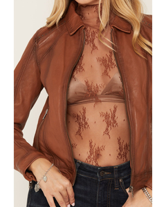 Chaqueta de cuero marrón para mujer, estilo motociclista, ajustada, suave, con cremallera, de cuero genuino, a la moda, al por mayor - Product Image 4