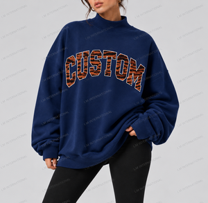 Sudadera de cuello alto de punto grueso con letras personalizadas bordadas, de color liso, de gran tamaño, para invierno, con tela de alta calidad - Product Image 1