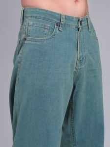 Jeans en denim déchiré et vieilli, coupe ample et large, écologiques, tendance, élégants, urbains, dernières tendances pour hommes - Product Image 3