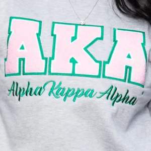 Sweat-shirt universitaire gris AKA, col rond unisexe, lettres grecques, coton premium, décontracté, élégant, confortable - Product Image 4
