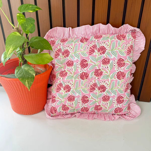 Housse de coussin artisanale bohème en coton à volants, imprimé floral indien, coussins décoratifs de luxe à volants - Product Image 1