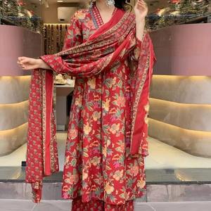 Ensemble Kurti et pantalon pour femme, en coton imprimé, col en V, coupe ajustée, protection solaire, séchage rapide, style indien, pour mariage et fête, haute qualité - Product Image 3