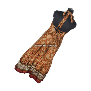 Fabricant de robes en soie de sari indienne légère pour femmes, robe en tissu de sari, robe de soirée élégante sans manches pour femmes. - Product Image 5