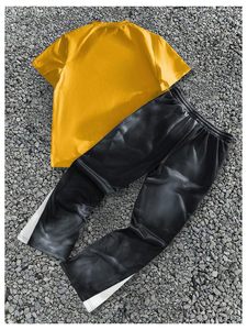 Men Urban Tracksuit Set Letter Graphic T Shirt and Loose Fit <b>Flared</b> <b>Sweatpants</b> <b>Wholesale</b> Supplier - Product Image 2