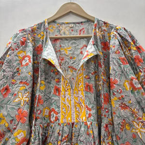 Robe mini en coton écologique à imprimé floral fait main, col en V, manches 3/4, dentelle, ourlet à volants, style Kyra, chinoiserie - Product Image 3