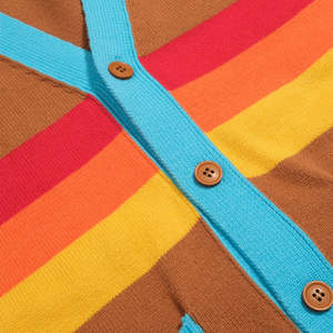 Cárdigan transpirable con cuello en V para hombre, suéter de punto con estampado gráfico, abotonado, elegante, para uso diario. - Product Image 3