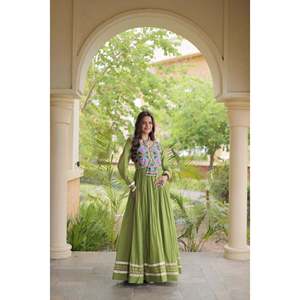 Robe en coton Kora avec miroir et travail Gota Patti - Robe de soirée festive Navratri - Product Image 3