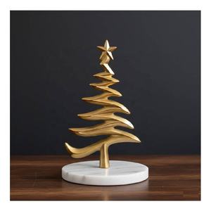 ประติมากรรมต้นคริสต์มาสอะลูมิเนียมทำมือพร้อมฐานหินอ่อน สีทองและสีขาว ขนาด 31 ซม. - ของตกแต่งกลางโต๊ะคริสต์มาสที่สมบูรณ์แบบสำหรับตกแต่งบ้าน - Product Image 2