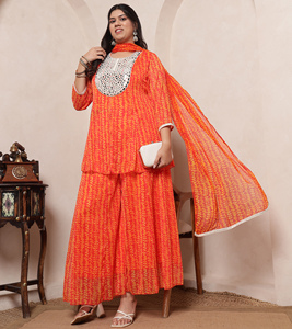 Ensemble coordonné élégant DEEBACO pour femme : haut en mousseline de soie à motifs floraux, longueur cheville, et sharara avec dupatta - Product Image 1