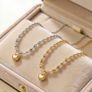 Collar con forma de corazón para mujer con diseño tridimensional en acero inoxidable 304 con revestimiento PVD chapado en oro real de 18 quilates - Product Image 3