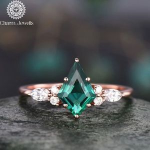 Bague de fiançailles pour femme Charm Jewells en argent et or avec moissanite taille coussin, certifiée IGI, sertissage classique à griffes, 3g pavé - Product Image 4