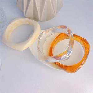 Brazalete de Resina Irregular para Hombre, Joyería de Estilo Europeo, Brazaletes Cuadrados, Precio al por Mayor, Brazalete de Resina Acrílica Hecho a Mano, Alta Calidad - Product Image 3