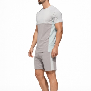 Ensemble t-shirt et short contrastés pour homme, tenue décontractée deux pièces pour l'été, ensemble confortable pour la gym, style moderne pour homme - Product Image 3