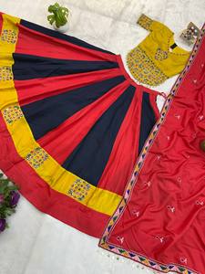 Ensemble Lehenga Choli en Coton Magique Brodé de Qualité Supérieure avec Véritable Broderie Miroir, Blouse en Chinon et Dupatta en Dentelle de Créateur, Anti-humidité - Product Image 4