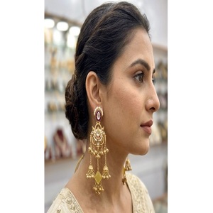 Boucles d'oreilles plaquées or aspect pierre de qualité supérieure, élégantes, pour tenue traditionnelle, idéales pour les fêtes et mariages – Collection - Product Image 1