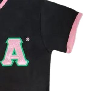 Camiseta de Manga Corta para Mujer, Color Negro, con Parche de Letras de Chenilla Rosa, Informal, de Algodón, para Verano, Cómoda para Uso Diario - Product Image 5