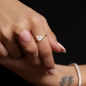 แหวนเพชรทรงดอกไม้ Princess Solitaire 1.05 กะรัต แหวนทองคำขาวประดับเพชรเพาะเลี้ยงสีเหลือง งานแฮนด์เมด เครื่องประดับชั้นดี ดีไซน์ล่าสุด D-E VVS-VS - Product Image 2