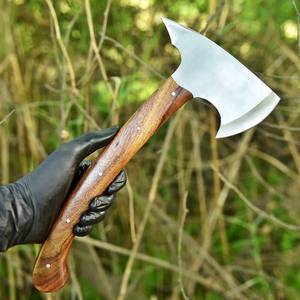 ขวานเหล็ก 1095 สำหรับกิจกรรมกลางแจ้ง แบบ ODM/OEM ที่ปรับแต่งได้ ผลิตด้วยมือ ด้ามจับไม้พะยูง สำหรับตั้งแคมป์และกิจกรรมเอาตัวรอดในป่า - Product Image 3