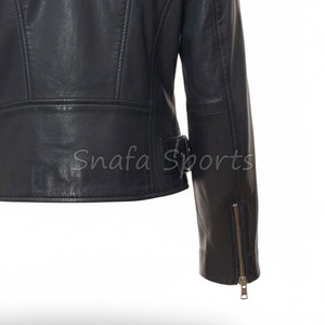 Chaqueta de cuero elegante para mujer, atuendo moderno y a la moda diseñado para una personalidad segura de sí misma y un look urbano audaz para el día a día. - Product Image 5