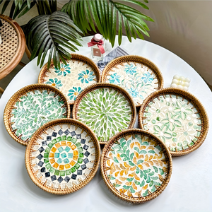 Bandeja de diseño exclusivo con logotipo y tamaño personalizables, de MOP y ratán, con patrón rosa y blanco, para vajilla, comida y uso en la sala de estar. - Product Image 3