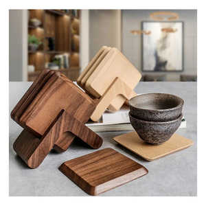 Sous-verre en bois classique, finition polie, fait main, de qualité supérieure, idéal pour salle à manger, bar, bureau, ou comme cadeau. - Product Image 5