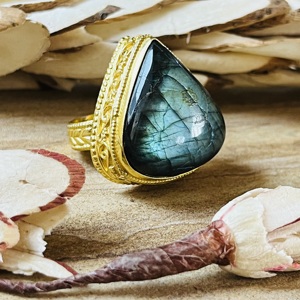 Unique Design Labradorite Vintage <b>Ring</b> 18K Gold Plated Brass Solitaire Jewelry Chunky Large Stone <b>Ring</b> Wholesale <b>Statement</b> <b>Ring</b> - Product Image 1