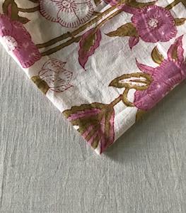 Tissu en coton imprimé à la main – Motif floral vertical |   Rose mauve et vert olive sur fond blanc naturel - Product Image 4
