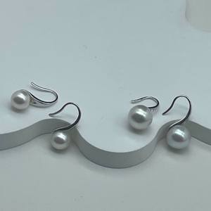 Pendientes de Perlas Akoya de Agua Dulce Naturales de 7-8 mm, con Gancho de Alta Resistencia, Redondos, Impecables y con un Brillo Extremo - Product Image 3