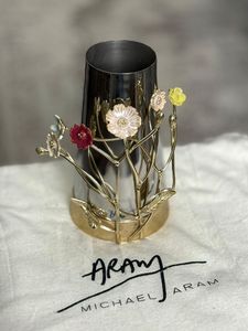 Florero Decorativo de Aluminio con Superficie Texturizada para Recepción de Oficinas Modernas e Interiores de Casas de Lujo - Product Image 1