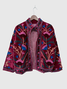 Veste en velours rose brodée à la main avec des motifs floraux, manches longues, col rabattu, taille plus, style Prairie Chic, vêtement d'automne pour adultes - Product Image 1