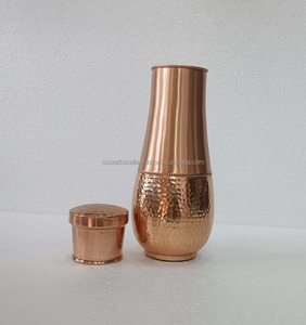 Exportador indio Botella de cobre clásica para oficina o viaje y gimnasio Solución de Hidratación Diaria disponible para la venta - Product Image 2