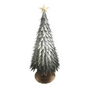 Sapin de Noël rustique en fer sur pied avec étoile sur le dessus - Product Image 1