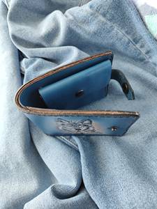 Portefeuille court pour homme en cuir véritable fait main 2026 avec gravure artisanale motif loup, fermeture à bouton-pression, style vintage, design imprimé animal - Product Image 5