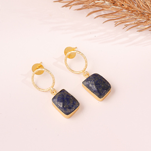 ต่างหูรูปหยดน้ำ Lapis Lazuli ทองเหลืองชุบทองทำด้วยมือสำหรับผู้หญิง - Product Image 1