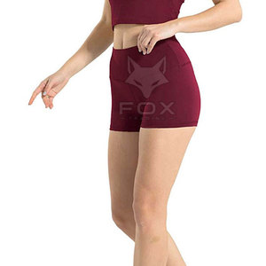 Shorts de streetwear pour femmes, style nouveau, sur mesure, couleur unie, respirant, coupe-vent, écologique, en spandex/polyester, fabriqué au Pakistan - Product Image 2
