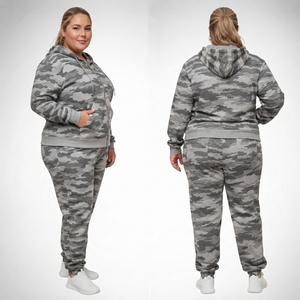 Ensemble survêtement femme grande taille imprimé camouflage avec sweat à capuche zippé et pantalon de jogging en molleton bouclette - Product Image 1