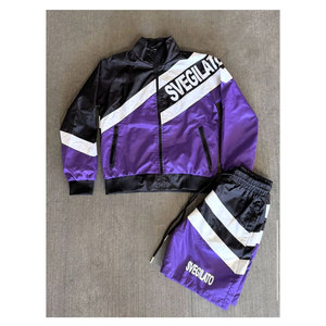 ชุดเซ็ตเสื้อแจ็คเก็ตและกางเกงขาสั้นไนลอนผู้ชายแบบขายส่ง สีตัดต่อ สามารถสกรีนโลโก้ได้ตามต้องการ ชุดออกกำลังกายแบบ unisex ชุดเซ็ตสองชิ้นแบบมีซิป - Product Image 1
