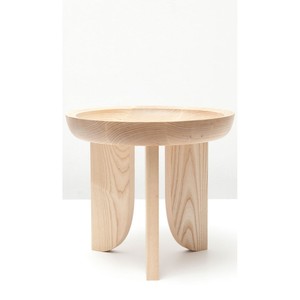 Mesa Auxiliar Redonda de Madera de Fresno Hecha a Mano al por Mayor |   Diseño de Trípode Moderno - Product Image 4