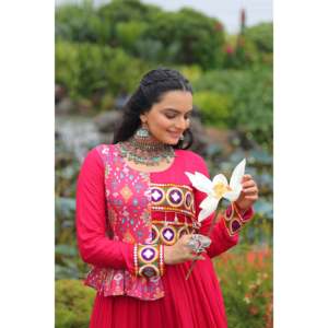 Robe de soirée à plusieurs niveaux brodée Kutchi Gamthi, spéciale Navratri - Product Image 1