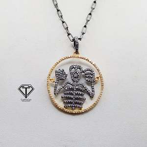 Pendentif clé et crâne orthodoxe plaqué or 18 carats, fait main, avec diamants pavés, bijou de charme - Product Image 1