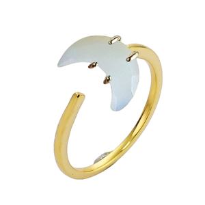 Anillo de luna creciente de opalita - Banda lisa con piedra preciosa facetada chapada en oro - Joyería al por mayor - Product Image 1