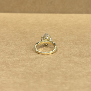 แหวนเพชรทรงรีเพาะเลี้ยงในห้องปฏิบัติการ ทองคำขาว 14K พรีเมียม ดีไซน์พิเศษสำหรับงานแต่งงาน ดึงดูดใจทันที จากซัพพลายเออร์อินเดีย - Product Image 5