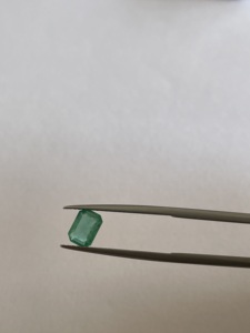 อัญมณีธรรมชาติรับรองโดย IGI รุ่น Atelier 32 มรกตทรงแปดเหลี่ยมขนาด 7.08x5.02x3.01 มม. สีเขียวพาสเทล น้ำหนัก 0.82 กะรัต สำหรับแหวน - Product Image 3