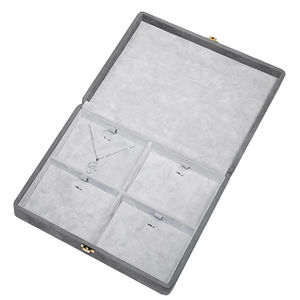 กล่องใส่สร้อยคอแบบญี่ปุ่นทรงสี่เหลี่ยมมุมโค้งมน 4 ช่อง  วัสดุกำมะหยี่พิมพ์ลายตามสั่ง ขนาด 243x213x50 มม. สำหรับวันวาเลนไทน์ - Product Image 2