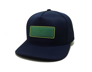 Casquette personnalisée en PVC à 5 panneaux, haute qualité, avec perforations découpées au laser, profil structuré moyen, unisexe, vente en gros - Product Image 1