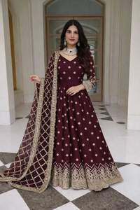 Ensemble prêt-à-porter en georgette de renard, robe évasée de 3 mètres avec broderie de sequins de 5 mm, pantalon en soie beurre épaisse, tenue de mariage indienne - Product Image 2