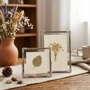 Cadre photo en métal fait main, minimaliste, décoration de table moderne, cadeau d'anniversaire pour elle, souvenir unique pour la maison - Product Image 1