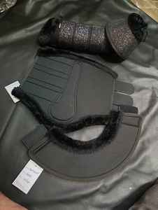 Nouvelle botte de toilettage personnalisable pour chevaux (matériau néoprène pailleté) taille 2x3m, soin du cheval, équipement anglais, garantie 3 mois, 0,650 kg - Product Image 1