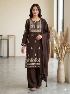 TENNECY Conjunto de Fiesta de Diseño Chikankari Bordado Elástico de Secado Rápido con Top de Largo al Tobillo y Pantalón Plazzo con Dupatta - Product Image 2